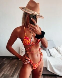 Schnür Triangel Bikini Hawaii -Herz Schmuck Geschaft Bikini Damen Bademode Triangel Oberteil Schnuerrung binden String Badehose Farbig Bunt Tropical Blumenprint Flowers Hawaii pink rosa gelb Cindy Boccia 1