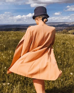 Blazer Kleid Tati 21 Blazer Kleid Tati -Herz Schmuck Geschaft Blazer Cardigan Jacke Langer Blazer Damen Schweiz Tati beige 1 684157