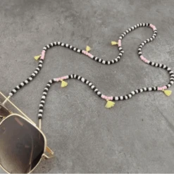 Brillenkette Mika -Herz Schmuck Geschaft Brillenkette Sonnenbrillekette Kette Perlen Fransen Brille Anhaenger Bohemian Schweiz schwarz weiss rosa MIKA 1 299459