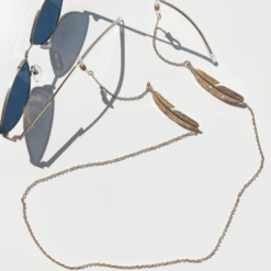 Brillenkette Pluma 10 Brillenkette Pluma -Herz Schmuck Geschaft Brillenkette Sonnenbrilleketten Sommer Schmuck Accessoires Brillenschmuck gold Feder Pluma 4 232021