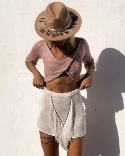 Weisser Strick Fransen Rock Amanda -Herz Schmuck Geschaft Haekel Strick Strickrock Rock Jupe Boho Damen Fransen Crochet Weisser Sommerrock kurz Amanda weiss Cindy Boccia JustStyle Schweiz 10