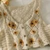 Crochet Crop Top Sunflower -Herz Schmuck Geschaft Haekeltop Crochet Top Damen Crop Top Boho Blumen Suess V Ausschnitt Knoepfe Sonnenblumen Sunflower beige 1