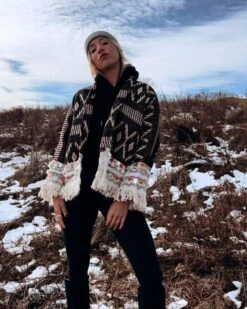 Boho Jacke Ipanema -Herz Schmuck Geschaft Jacke Boho Damen Hippie Style Uebergangsjacke Fransen Cape Ethno Muster Bohemian Fashion blau beige Ipanema Cindy Boccia 10