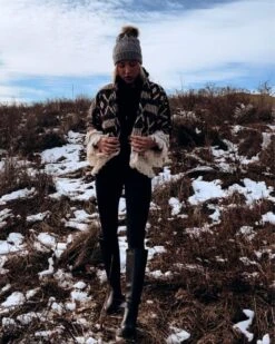 Boho Jacke Ipanema -Herz Schmuck Geschaft Jacke Boho Damen Hippie Style Uebergangsjacke Fransen Cape Ethno Muster Bohemian Fashion blau beige Ipanema Cindy Boccia 11