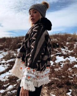 Boho Jacke Ipanema -Herz Schmuck Geschaft Jacke Boho Damen Hippie Style Uebergangsjacke Fransen Cape Ethno Muster Bohemian Fashion blau beige Ipanema Cindy Boccia 5