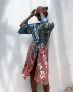 Boho Kimono Celestial -Herz Schmuck Geschaft Kimono Cardigan Festival Outfit Boho Kleidung Damen Batik Farbverlauf goldene Details handgemacht Indien JustStyle hellblau rosa pink blau Celestial 3
