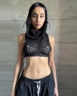 Kapuzen Strick Crop Top Margo -Herz Schmuck Geschaft Knitted Strick Crop Top Kapuze Crochet Bauchfreies Top Boho Fashion Margo schwarz 2