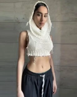 Kapuzen Strick Crop Top Margo -Herz Schmuck Geschaft Knitted Strick Crop Top Kapuze Crochet Bauchfreies Top Boho Fashion Margo weiss 2