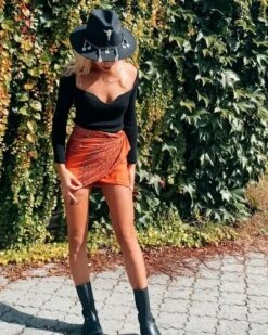 Pareo Tuch Kovalam -Herz Schmuck Geschaft Pareo Tuch Indian Fashion Style Goa Om Zeichen Hippie Boho Wickeltuch Kovalam orange schwarz Square Shirt Anetta Cindy 1 987562