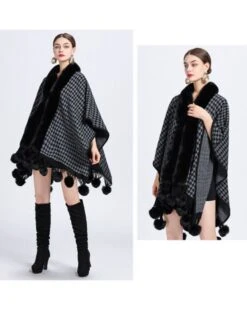 Poncho Cape Pompom Chic -Herz Schmuck Geschaft Ponchos Capes Schal Damen Bekleidung Fashion Poncho Cape Winter Herbst Kleidung Pompoms Kunstfell Hahnentritt Muster Pompom Chic grau schwarz 1