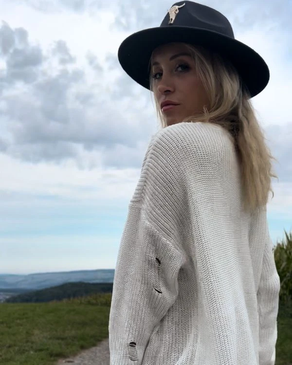 Langer Cut-Out Pullover Paulina – Bild 9