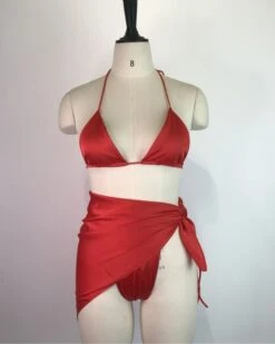 Seiden Dreiteiler Bikini Set Leny -Herz Schmuck Geschaft Satin Glanz Bikini Set Dreiteiler knappes sexy Brazilian Bikinis mitPareo Tuch Bademode Damen Leny rot 4