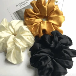 Scrunchie Haargummi Silky Lion -Herz Schmuck Geschaft Scrunchie Haargummi Satin Seide XXL grosse haargummis Silky Lion schwarz weiss gold 1 100403