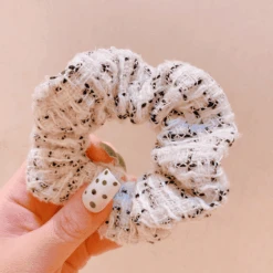 Scrunchie Nizza -Herz Schmuck Geschaft Scrunchie haargummi stoff gewoben chanel style elegant weich scrunchies viele farben haare haarschmuck nizza weiss 639744