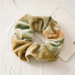 Scrunchie Velvet Batik -Herz Schmuck Geschaft Scrunchie haargummi velvet samt weich scrunchies viele farben haare haarschmuck haarband schweiz tie batik bohemian gruen orange 559772