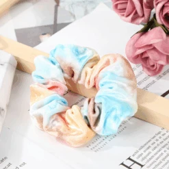 Scrunchie Velvet Batik -Herz Schmuck Geschaft Scrunchie haargummi velvet samt weich scrunchies viele farben haare haarschmuck haarband schweiz tie batik bohemian hellblau orange 519650