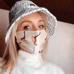 Gesichtsmaske Aus Seide Tulipana -Herz Schmuck Geschaft Seidenmaske Stoffmaske Textilmaske beige Maske Damen Mundschutz Seide Mulberry Satinseide Blumen gold Tulipana Cindy 1