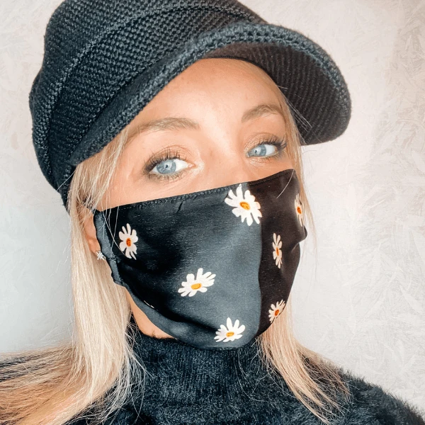 Schwarze Seidenmaske Margeritli 4 Schwarze Seidenmaske Margeritli – Bild 2