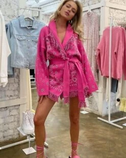 Strickjacke Damen Pink Paisley -Herz Schmuck Geschaft Strickjacke Cardigan Damen Boho Bekleidung Halblange Strick Jacke Paisley Muster Fransen Kragen Stoffgurt Pink Paisley 1