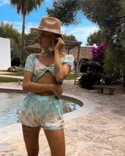 Zweierset Shorts & Top Essence -Herz Schmuck Geschaft Zweiteiler Zweierset Set Damen Shorts kurze Hose Crop Top Bohochic Hippiechic Batik Farbverlauf goldene Details Essence hellblau rosa 4