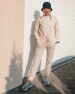 Trainingsanzug Loungewear Love Details -Herz Schmuck Geschaft Zweiteiler Joggingset Zweierset Joggingshose Trainingsanzug Sweater Hoodie Damen beige Love Details Cindy 2