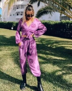 Zweierset Hose & Bluse Purple Om -Herz Schmuck Geschaft Zweiteiler Zweierset Hose Wickelbluse Shirt Goa Indian Fashion Style Om Boho Hippie Bekleidung Damen Schweiz Violett Om indische Zeichen Purple Om Cindy 1 298191