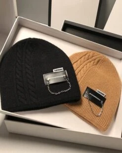 Beanie Showroom 14 Beanie Showroom -Herz Schmuck Geschaft beanies muetzen beanie damen herren fashion style detaul anheanger wintermuetzen showroom schwarz beige 1 921300