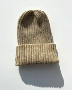 Beanie Mütze Jona -Herz Schmuck Geschaft beanies muetzen kopfbedeckung hut beanie unisex damen herren unifarbig style.fashion schweiz jona beige 1