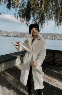 Teddy Mantel Gstaad -Herz Schmuck Geschaft image 153a7c21 361f 4aeb 9aba 227d6e5bf9b1 876925