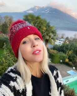 Bommel Mütze Laax -Herz Schmuck Geschaft image 59a94275 c188 4ef1 a9a7 46ecb99aa01e 154733