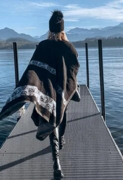 Poncho Emily -Herz Schmuck Geschaft image 6c1662d7 a7b7 49d4 9e23 0c7d420b335b 853583