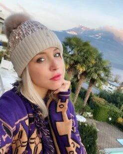 Bommel Mütze Laax -Herz Schmuck Geschaft image 8d4fc26f 066d 4954 8b9a 37b3615b68b9 798004