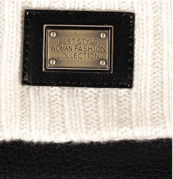 Mütze Mit Fellbommel -Herz Schmuck Geschaft image b20d77b4 9216 43f7 a58c cf5a5fad1af1 342987