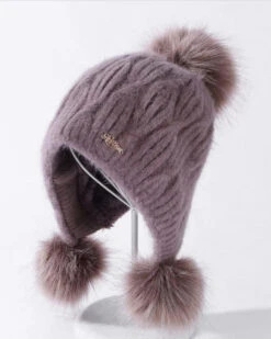 Winter Bommel Mütze Jodie -Herz Schmuck Geschaft muetze bommel fellbommel wintermuetze ohrwaermer kopfbedeckung damen Jodie braun 1 330359
