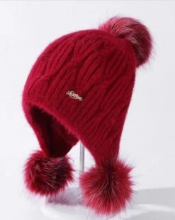 Winter Bommel Mütze Jodie -Herz Schmuck Geschaft muetze bommel fellbommel wintermuetze ohrwaermer kopfbedeckung damen Jodie rot 1 604969