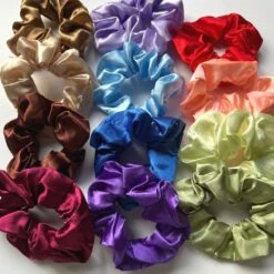 Satin Scrunchies Elly -Herz Schmuck Geschaft scrunchies haargummis satin silk polyester scrunchie farbig damen haarschmuck accessoires elly alle farben 3 136461